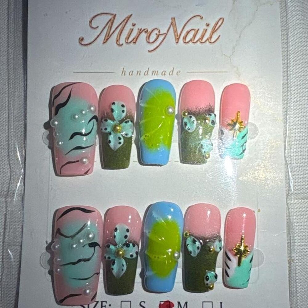 MiroNail press-on nail set in size medium